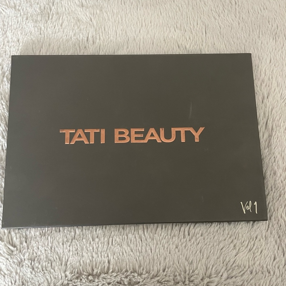 Tati beauty eyeshadow palette